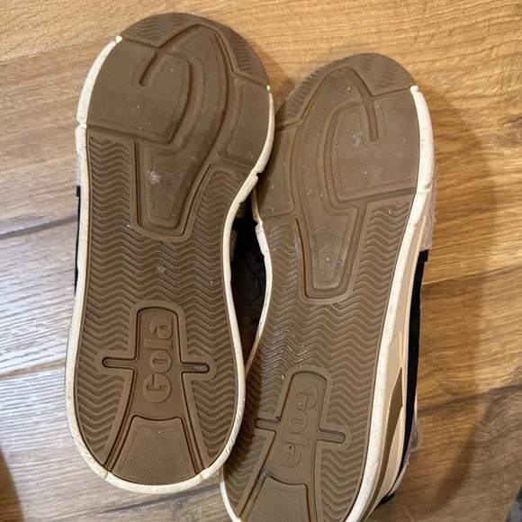 Gola Women’s Sneakers in Beige and Navy - Picture 7 of 10